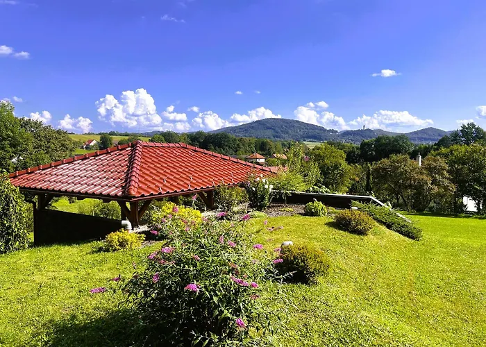 Bez Modrého Páva Casa de hóspedes 3*