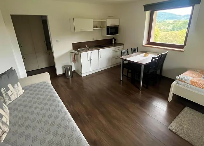 Konukevi Bez Modreho Pava 3*